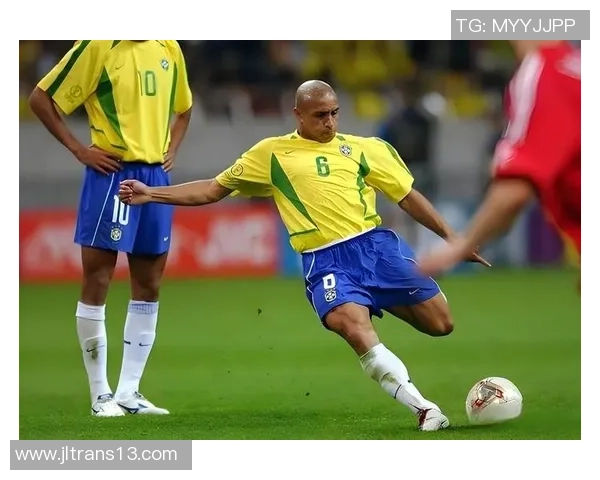 足球历史十大后卫球星排名揭晓 谁是你心中的防守之王