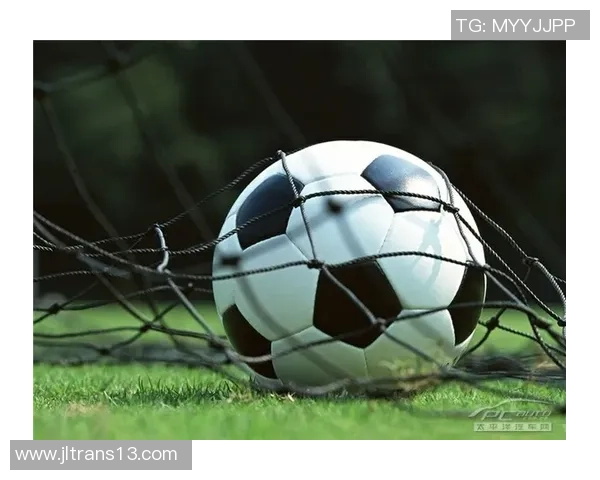 足球明星卡通聚集赛场 动感背景与球星精彩瞬间的完美结合